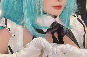 解锁Sayo Momo的写真精选：弗利莲与芙恩不期而遇，你准备好了吗？